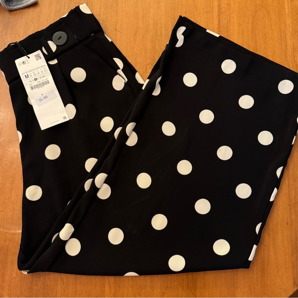 **never been worn** Zara - High waisted wide leg flowy pants
